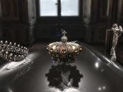 Habló la empleada del Louvre que encontró la corona robada en el piso: No lo podía creer
