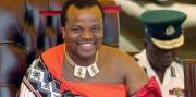 Mswati III, el cuestionado rey africano que viaja al exterior con sus 16 esposas, 30 hijos y 100 asistentes