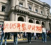 Milei volvió a atentar contra la ley: promulgó la emergencia pediátrica y el financiamiento universitario, pero suspendió su aplicación