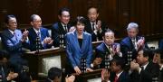 Japón tiene nueva primera ministra y es baterista de heavy metal