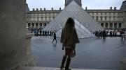 Empleada del Louvre: “Vi la corona en el suelo, no lo podía creer”