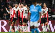 PSV logra su primera victoria en la Champions League con una goleada ante Napoli