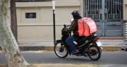 Violento asalto en La Plata: le robaron la moto a un repartidor y antes de huir le pegaron un tiro