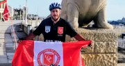 Tiene 61 años, es de Ensenada y pedaleó 600 kilómetros para homenajear a Cambaceres, el club de sus amores