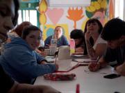 La arquitecta rosarina que fundó Orillas, una asociación que derriba fronteras con educación