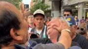Tensión en Córdoba: militantes libertarios le pegaron a un jubilado que cantaba la “Marcha peronista”