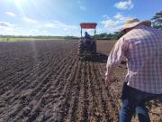 Gobierno garantiza diésel al agro y la preparación de suelos alcanza el 50% en el occidente y 20% en el oriente