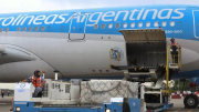 Fallas en aviones de Aerolíneas Argentinas: envían técnicos a revisar los motores
