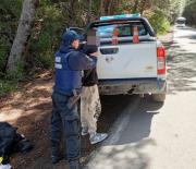 Sorprendido en plena fuga: detuvieron a un hombre que violentaba autos en el Circuito Chico de Bariloche