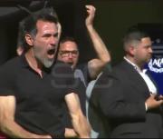 El festejo de Domínguez en el gol de Carrillo que se volvió viral por lo eufórico de su desahogo