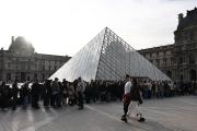 El Louvre reabre sus puertas tres días después del robo de joyas