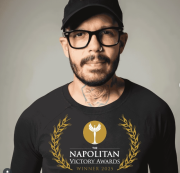 Periodista Melanio Escobar gana el Global Democracy Award en los Napolitan Victory Awards 2025
