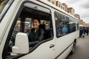 Rompiendo estigmas al volante: mujeres desafían el machismo en el transporte público de El Alto