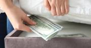 Tras ganarse su confianza, roban más de $us 42.000 y Bs 57.000 de los ahorros de adultos mayores