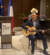 Francia distingue al músico boliviano Willy Claure como Caballero de la Orden de las Artes y las Letras