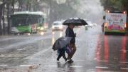 Hay alerta naranja por tormentas y amarilla por viento zonda para este jueves: las provincias en riesgo