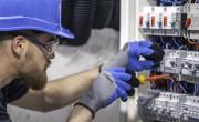 Plomeros y electricistas: ¿los próximos millonarios?
