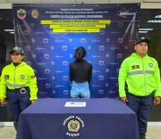 Madre arrestada en Caracas por causar severas quemaduras a su hijo con una cucharilla caliente