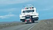 Cruzaron un catamarán navegando por la ruta 40 en la Patagonia