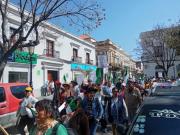 Presión en Tarija: marcha y vigilia por la ley del 45%