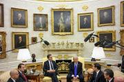 Trump anuncia que EE.UU está listo para extender sus operaciones antidrogas a rutas terrestres