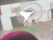 Incidentes en Chile: los hinchas de la Universidad arrojaron piedras al micro de Lanús y le rompieron un vidrio en la previa de la semifinal de la Copa Sudamericana