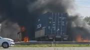 Dos camiones chocaron y se incendiaron en Campana: cinco muertos