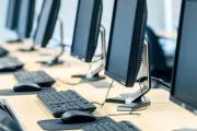 Detuvieron a un docente de informática acusado de sacarle fotos a sus alumnas