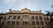 Revuelo en el Colegio Nacional de La Plata: suspendieron a un preceptor y hay intento de toma