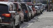 Intentaba robar partes de un vehículo que hacía fila por combustible pero terminó golpeado y atado a un poste