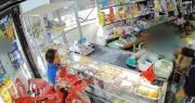 Citan a declarar a la mujer que agredió a un niño en una tienda en Santa Cruz; es investigada por lesiones graves y leves