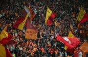 Tapones y analgésicos: el infierno que viven los hinchas en los estadios turcos