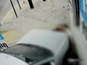 González Catán: un joven perdió el control del auto, se subió a la vereda y atropelló a dos nenas