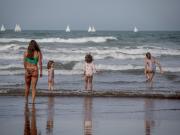 Advierten que muchos chicos se ahogan porque los padres se distraen con el celular