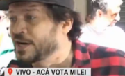 Tensión en la votación de Milei: un libertario se cruzó con un movilero en vivo