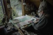 De Hungría a Neuquén, el pintor consagrado de 83 años que eligió el bosque patagónico: Es mi lugar en el mundo
