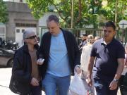 Los incómodos momentos de Manuel Adorni y Federico Sturzenegger: fueron increpados a los gritos al salir de votar