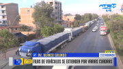 Largas filas de camiones en Cochabamba ante la espera de diésel