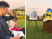 Un hombre le hizo un funeral a su gato de 21 años y llevó a Sonic Hedgehog para que lea un discurso de despedida