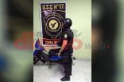 Dos conocidos ladrones vieron a policías y abandonaron la moto que habían robado