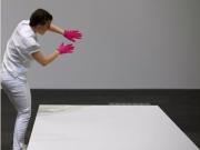 Un escultor vendió una estatua invisible por 17.000 dólares