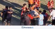 Video: Violento enfrentamiento entre jugadores de Trinidad y Aberastain