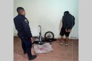 Detienen a un joven y secuestran parte de moto robada y desguazada