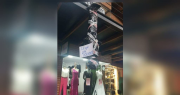 Aberrante publicidad en Jujuy: colgaron un maniquí para recrear un femicidio en un local de ropa