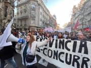 Multitudinaria movilización en defensa de la salud pública