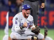 La jugada del criollo Miguel Rojas que le dio el triunfo a los Dodgers y forzó el séptimo juego de la Serie Mundial
