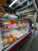 Las familias de los trabajadores solo compran picadillo y embutidos