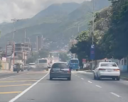 Pique mortal por cargar más pasajeros