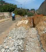 Hueco frente al hospital Martín Vegas representa un peligro