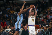 Luka Doncic se adueña de los Lakers emulando esta gesta de Kobe Bryant